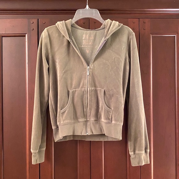 Victoria's Secret Jackets & Blazers - ❤️‍🔥3/$15  VS Velour Zip-front Hoodie